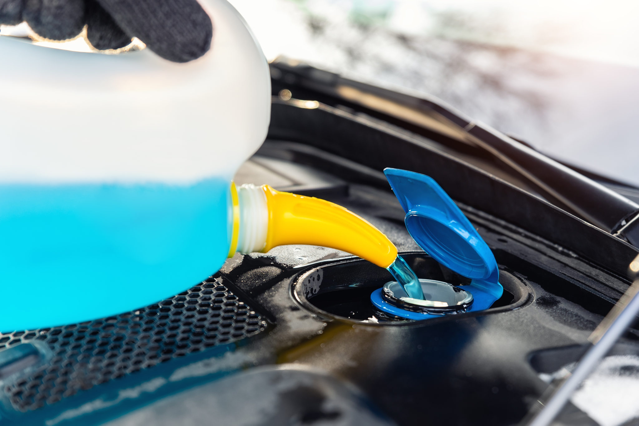 https://autolab.com.co/wp-content/uploads/2022/01/driver-hand-in-gloves-pouring-blue-antifreeze-li-2022-09-15-23-24-19-utc-scaled.jpg