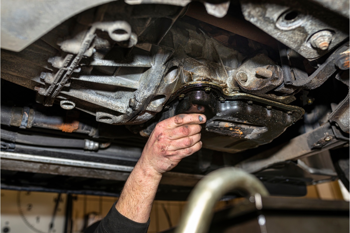 El cárter de mi auto pierde aceite