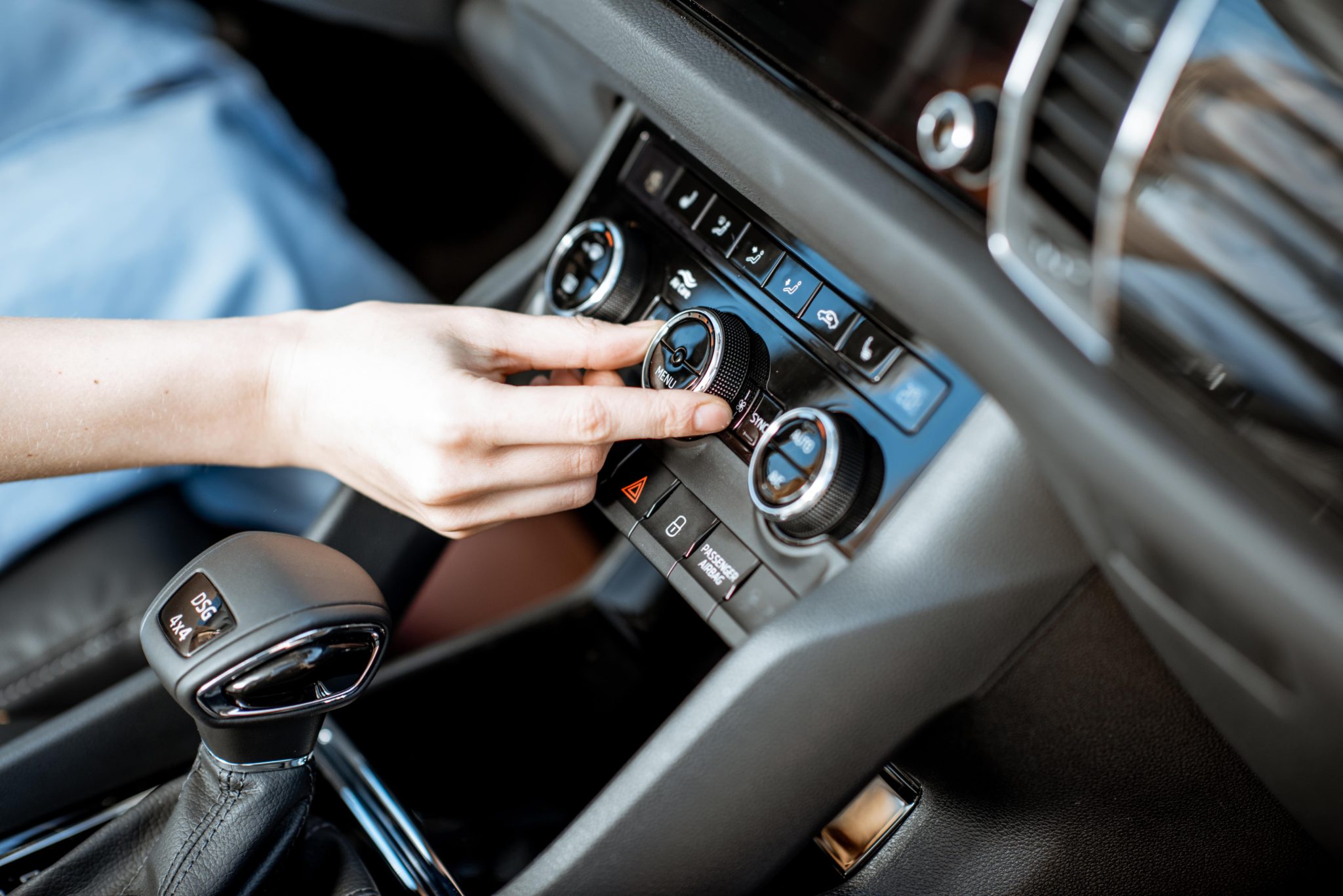 Si prendo el aire acondicionado del auto, bajan las revoluciones del motor y pierde potencia