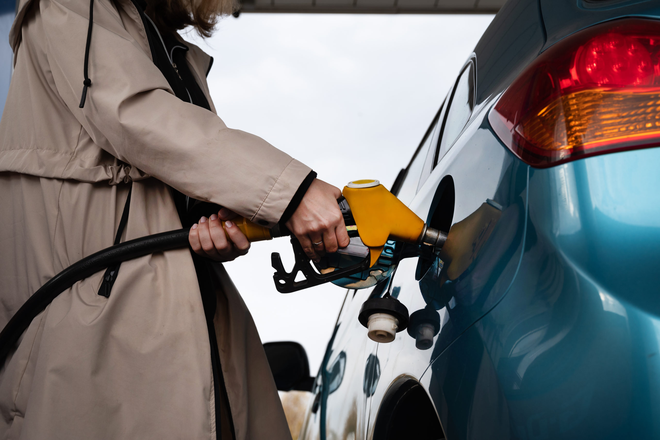https://autolab.com.co/wp-content/uploads/pumping-gas-at-the-gas-pump-the-woman-refuels-the-2024-01-15-19-43-16-utc-scaled.jpg