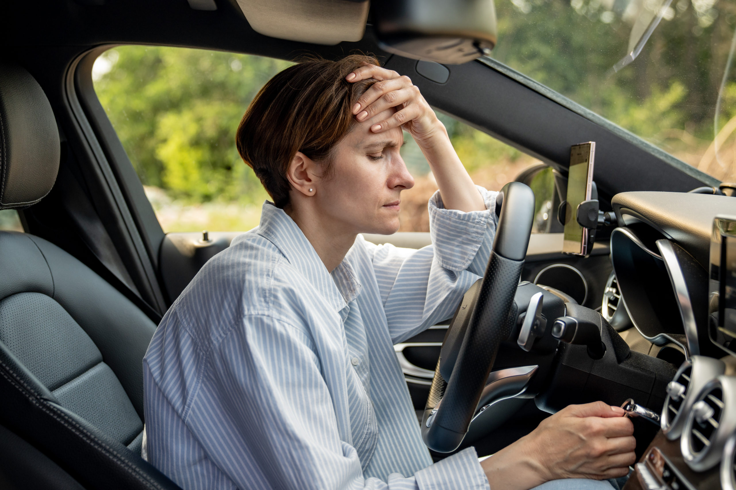 https://autolab.com.co/wp-content/uploads/tired-woman-stopped-after-driving-car-thinking-ab-2023-11-27-05-29-32-utc-scaled.jpg